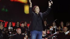 Γιάννης Κότσιρας: Με ανάρτηση του ζητά «μη μου στέλνετε τραγούδια που έχουν γραφτεί μέσω AI»