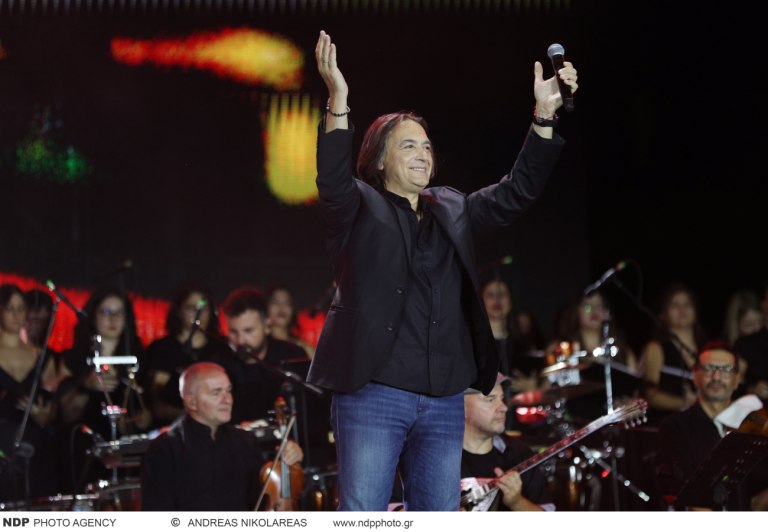 Γιάννης Κότσιρας: Με ανάρτηση του ζητά «μη μου στέλνετε τραγούδια που έχουν γραφτεί μέσω AI»