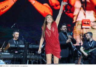 Έλενα Παπαρίζου: Στο νοσοκομείο η τραγουδίστρια – Τι συνέβη και νοσηλεύεται τις τελευταίες ημέρες