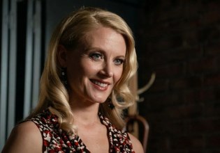 Κάρι Αν Φλέμινγκ: Πέθανε η ηθοποιός των «iZombie» και «Supernatural» σε ηλικία 51 χρόνων