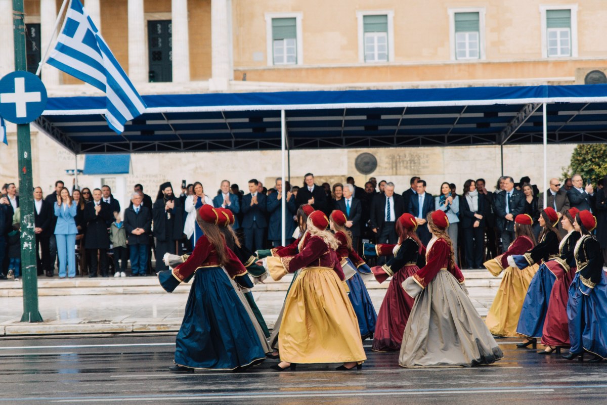 Χάρης Δούκας: «Το μήνυμα που στέλνει η σημερινή μαθητική παρέλαση είναι καθαρό. Ότι η κοινωνία προχωρά μπροστά όταν είναι ενωμένη»