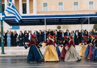 Χάρης Δούκας: «Το μήνυμα που στέλνει η σημερινή μαθητική παρέλαση είναι καθαρό. Ότι η κοινωνία προχωρά μπροστά όταν είναι ενωμένη»