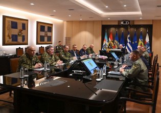 Έκτακτη σύσκεψη στο υπουργείο Άμυνας για τις εξελίξεις στην Μέση Ανατολή