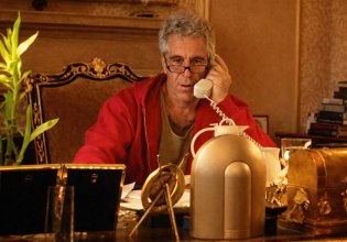 Κατέθεσε ο λογιστής του Έπσταϊν: Ποιοι πλήρωναν τον χρηματιστή, τι είπε για Τραμπ και τι ήξερε για τα θύματα