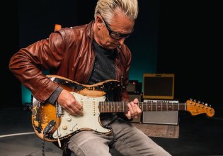 Ο Μάικ ΜακΚρίντι των Pearl Jam παρουσιάζει το graphic novel «Farewell to Seasons» μετά από 20 χρόνια δουλειάς