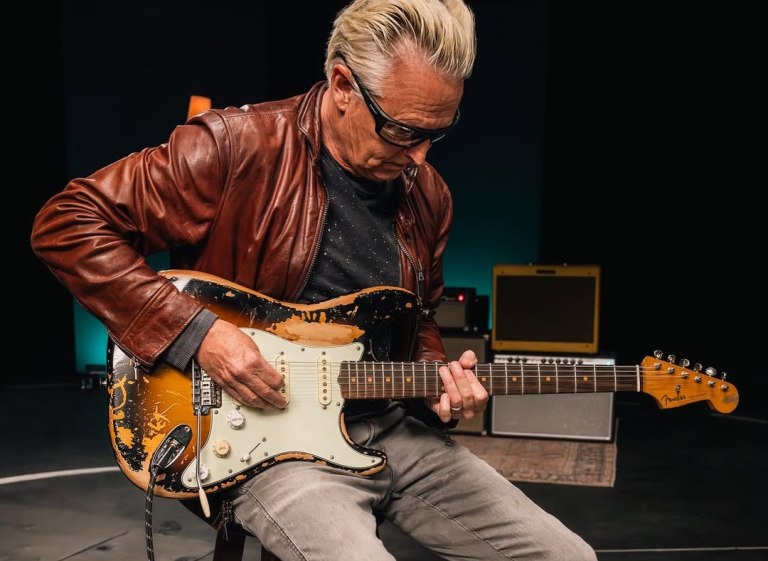 Ο Μάικ ΜακΚρίντι των Pearl Jam παρουσιάζει το graphic novel «Farewell to Seasons» μετά από 20 χρόνια δουλειάς