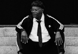 Ο Σάμιουελ Λ. Τζάκσον ψάχνει τα Adidas παπούτσια του σε μια νέα καμπάνια – Μήπως του τα έκλεψε η Κένταλ Τζένερ;