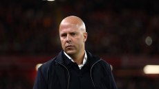 Premier League: Ο Αρνε Σλοτ άνοιξε …παράθυρο χειμερινής διακοπής λόγω Champions League