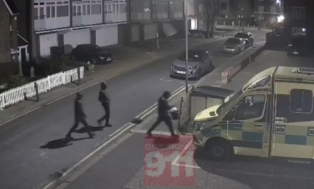 Λονδίνο: Εμπρηστική επίθεση σε κτίριο εβραϊκής οργάνωσης – Έβαλαν φωτιά σε τρία ασθενοφόρα