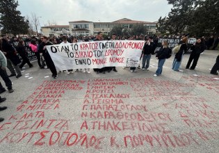 Τέμπη: Σε τεταμένο κλίμα η έναρξη της δίκης – Οργή για τις συνθήκες στην αίθουσα