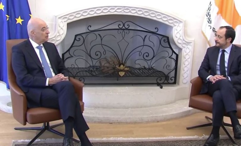 Δένδιας σε Χριστοδουλίδη: «Η Ελλάδα θα δώσει όποια βοήθεια μπορεί στην Κύπρο»