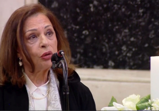 «Έσβησες στον βωμό του Ηρωδείου» – Δακρυσμένη η Χάρις Αλεξίου στον επικήδειο για την Μαρινέλλα