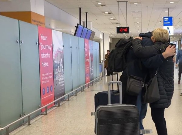 Συγκλονίζουν οι Έλληνες που επιστρέφουν από τη Μέση Ανατολή – «Φτιάξαμε μια βαλίτσα και φύγαμε»