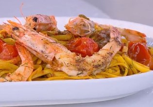 Συνταγή: Γαριδομακαρονάδα με ούζο και μάραθο