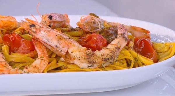 Συνταγή: Γαριδομακαρονάδα με ούζο και μάραθο