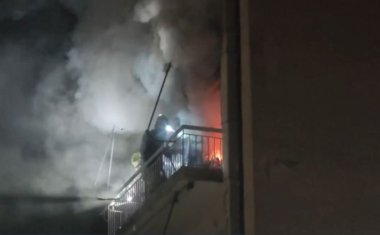 Ταύρος: Φωτιά σε διαμέρισμα – Χωρίς τις αισθήσεις του ανασύρθηκε ένας άνδρας