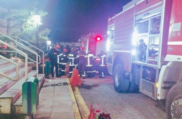 Μεσολόγγι: Υπό έλεγχο η φωτιά στο νοσοκομείο – Μεταφέρθηκαν σε ασφαλή σημεία περίπου 30 άτομα