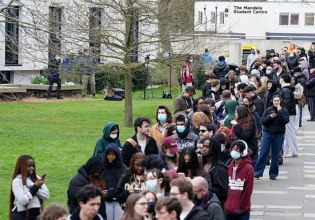 Βρετανία: Συναγερμός για κρούσματα μηνιγγίτιδας μετά από πάρτι – Δύο νεκροί, ουρές για αντιβιοτικά