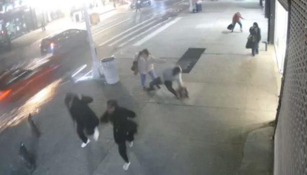 Νέα Υόρκη: Βίντεο σοκ με οδηγό ΙΧ να πέφτει πάνω σε ποδηλάτες – Ένας νεκρός