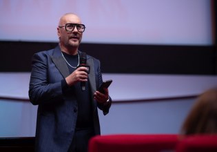 28 ΦΝΘ: Παγκόσμια πρεμιέρα «Ο Ντέσμοντ Τσάιλντ ροκάρει τον Παρθενώνα» – Τα γυρίσματα στο Ηρώδειο