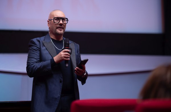 28 ΦΝΘ: Παγκόσμια πρεμιέρα «Ο Ντέσμοντ Τσάιλντ ροκάρει τον Παρθενώνα» – Τα γυρίσματα στο Ηρώδειο