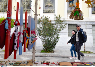 Πασχαλινό ωράριο: Πώς θα λειτουργήσουν τα καταστήματα τη Μεγάλη Εβδομάδα