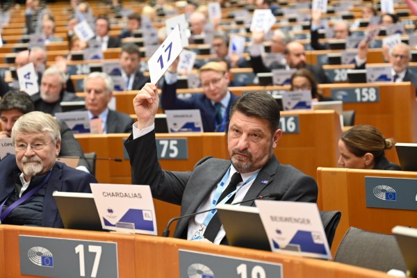 Επαρκείς και στοχευμένους πόρους για τις Περιφέρειες θέλει ο Νίκος Χαρδαλιάς