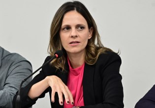 Αχτσιόγλου: Επικίνδυνη εμπλοκή της Ελλάδας στον πόλεμο – Αστείες οι εξηγήσεις της κυβέρνησης