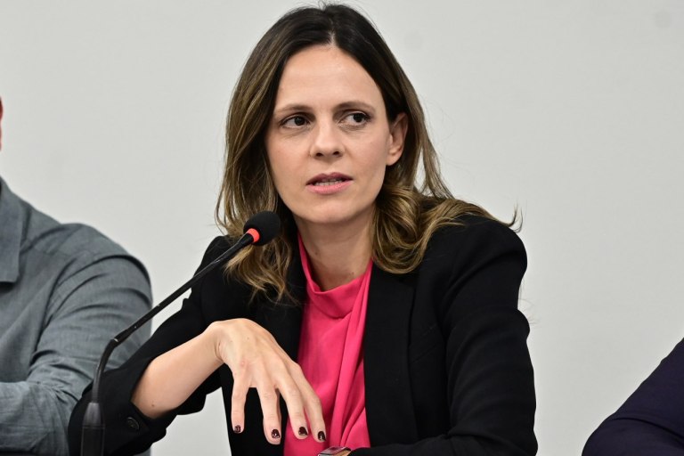 Αχτσιόγλου: Επικίνδυνη εμπλοκή της Ελλάδας στον πόλεμο – Αστείες οι εξηγήσεις της κυβέρνησης