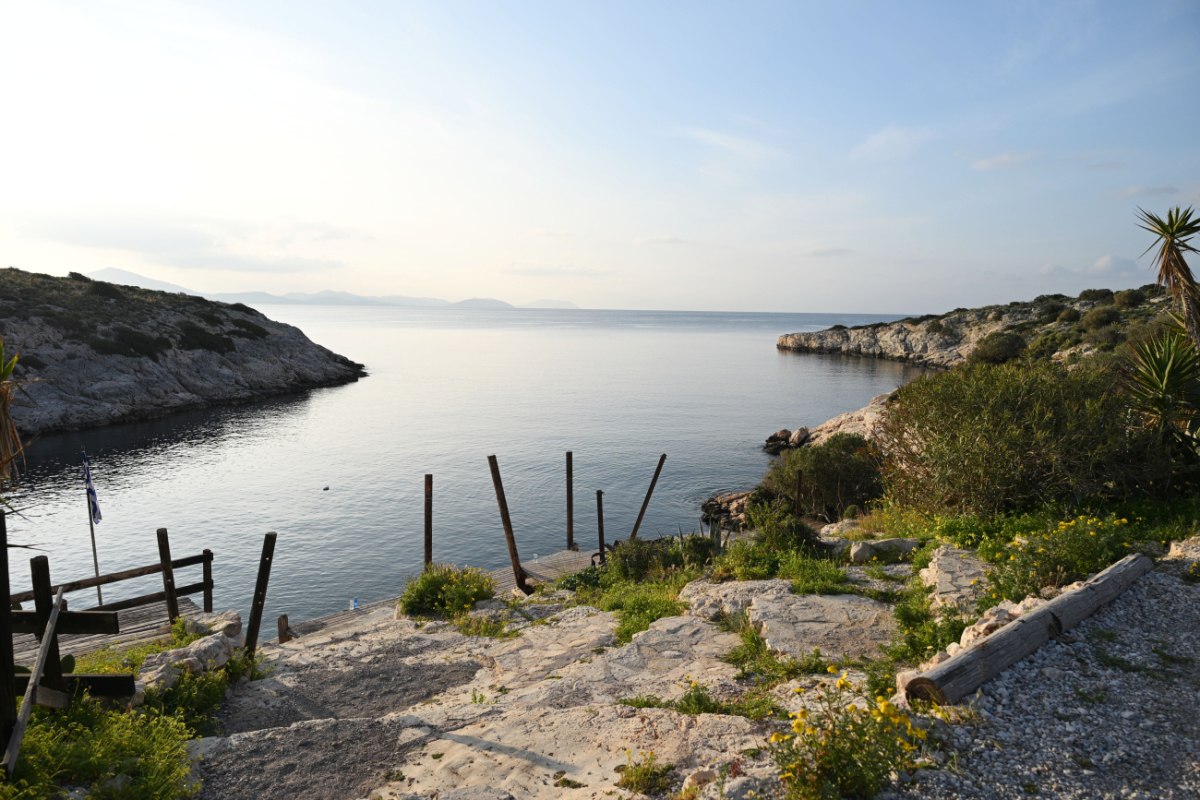 Βουλιαγμένη: «Σβήνουν» οι ελπίδες για τον 34χρονο δύτη που παρασύρθηκε στο «πηγάδι του διαβόλου»