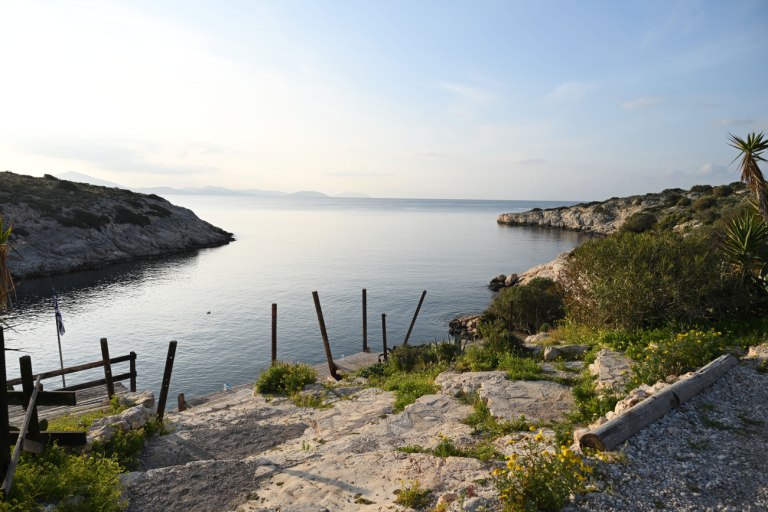 Βουλιαγμένη: «Σβήνουν» οι ελπίδες για τον 34χρονο δύτη που παρασύρθηκε στο «πηγάδι του διαβόλου»