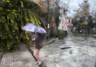 Εντείνονται τα φαινόμενα της «Deborah» – Ισχυρές καταιγίδες, χιόνια και δυνατοί άνεμοι