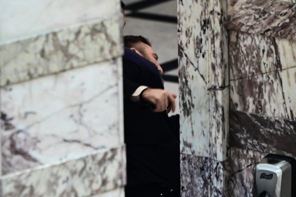 Άρχισε η δίκη για το ξύλο Φλώρου με Γραμμένο στη Βουλή