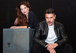 Barcelona – Όταν ο έρωτας συνθλίβεται ανάμεσα στην επιθυμία και την εξουσία