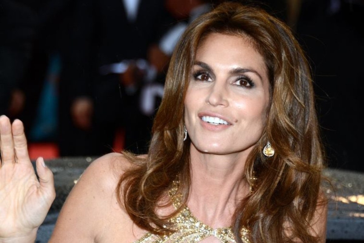 «Δεν έχουμε τόσα χρήματα» – Η Σίντι Κρόφορντ έδειξε την πρωινή ρουτίνα ομορφιάς της και προκάλεσε τη χλεύη