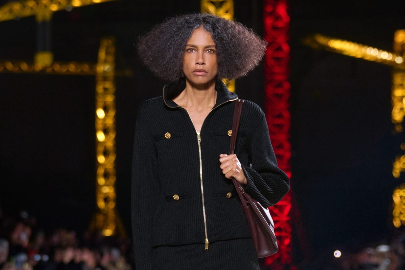 Η Stephanie Cavalli και ο θαυμασμός – Tο 50χρονο μοντέλο που ανοίγει τα σόου της Chanel