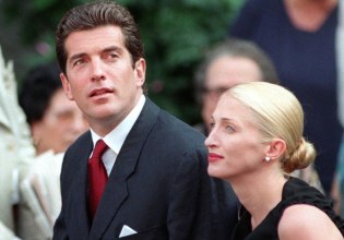 «Η καρδιά του ράγιζε, και η δική της επίσης» – Οι τελευταίες ημέρες των JFK Jr. και Κάρολιν Μπεσέτ
