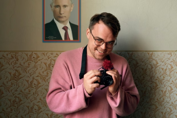 Η Ρωσία απαγόρευσε την προβολή του βραβευμένου με Όσκαρ ντοκιμαντέρ «Mr Nobody Against Putin»