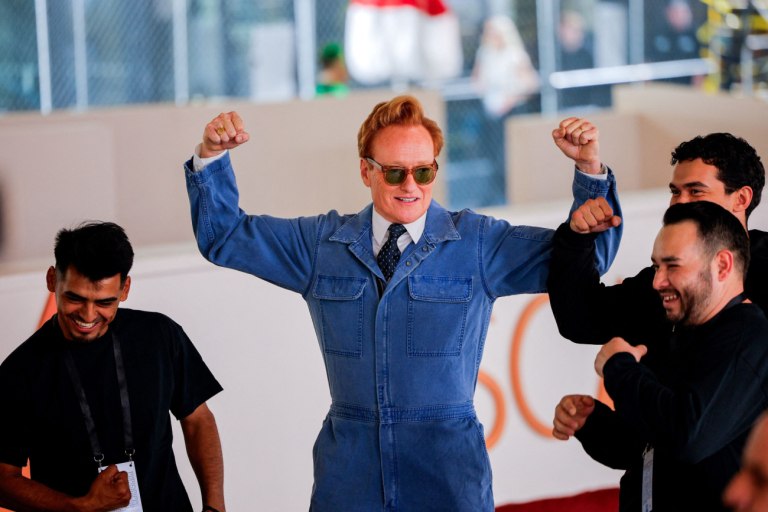 «Θα βρούμε τον σωστό τόνο» – Η λεπτή ισορροπία του παρουσιαστή των Όσκαρ, Κόναν Ο’Μπράιεν, εν μέσω του πολέμου με το Ιράν