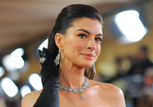 Η Αν Χάθαγουεϊ, τα 43 έτη και το άγχος της σωματικής δυσμορφίας