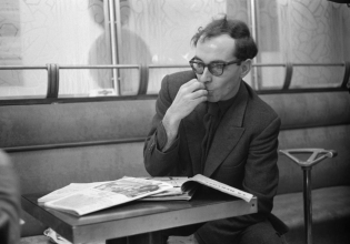 Ο Γκοντάρ και ο πόλεμος – Τα μέτωπα του 20ού αιώνα πυροδότησαν μια επανάσταση στον κινηματογράφο