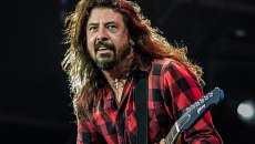 «Η φήμη είναι ακόρεστο τέρας» – Ο Ντέιβ Γκρολ για τους Foo Fighters, την απιστία και το εξώγαμο παιδί