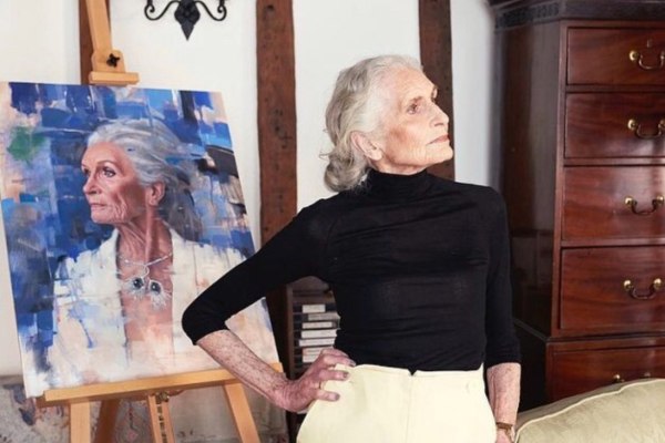 Αψήφησε τον ηλικιακό ρατσισμό, πόζαρε στα 97 της – Ο κόσμος της μόδας αποχαιρετά το γηραιότερο μοντέλο
