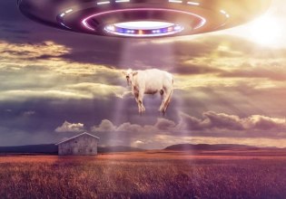 Το Χόλιγουντ άρχισε ξαφνικά να παίρνει τα UFO στα σοβαρά – «Όλα θα αποκαλυφθούν»