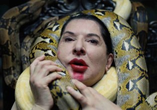 Η Μαρίνα Αμπράμοβιτς θέλει να γιατρέψει την πληγωμένη σας καρδιά με έμπνευση από τη Μαρία Κάλλας