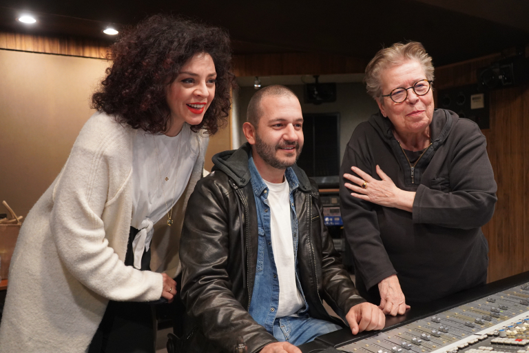 Ο Θωμάς Κωνσταντίνου και η Δήμητρα Στογιάννη μάς μιλούν για τον δίσκο τους «Αυτός που βρίσκεται παντού»