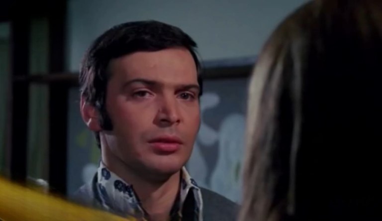 Γιώργος Μαρίνος: «Ήθελα να τoν είχα αγκαλιάσει» – Φίλοι και συνεργάτες αποχαιρετούν τον θρυλικό showman