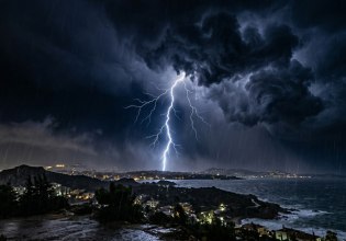 Σημαντική επιδείνωση του καιρού την Πρωταπριλιά: Έρχεται ισχυρό βαρομετρικό χαμηλό