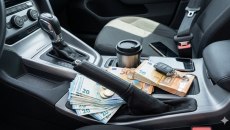 Πόσα μετρητά μπορεί να έχεις κανείς στο αυτοκίνητο; Ποιοι περιορισμοί ισχύουν