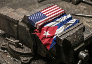 Πολιορκία xωρίς τέλος, αντοχή χωρίς όρια: Όταν η αμερικανική μέγγενη συναντά τις κουβανικές ρίζες